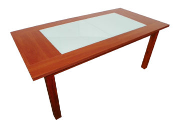 Stůl s dřevěnou konstrukcí