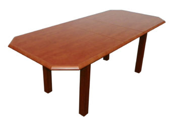 Stůl s dřevěnou konstrukcí