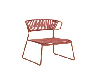 Lounge židle s kovovou konstrukcí