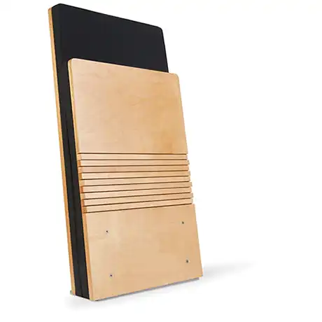 Uchycení k podlaze, pohodlný čalouněný sedák a opěradlo