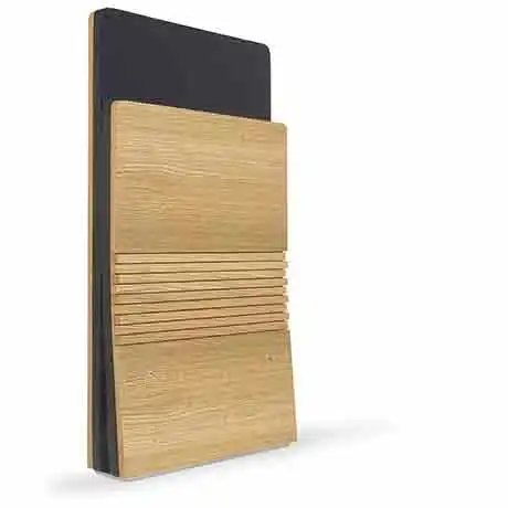 Uchycení k podlaze i stěně, pohodlný čalouněný sedák a opěradlo