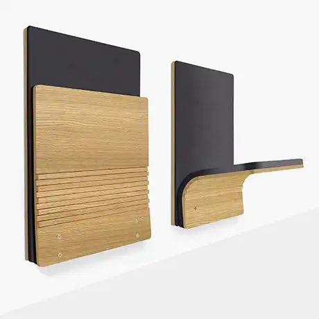 Uchycení ke stěně, pohodlný čalouněný sedák a opěradlo