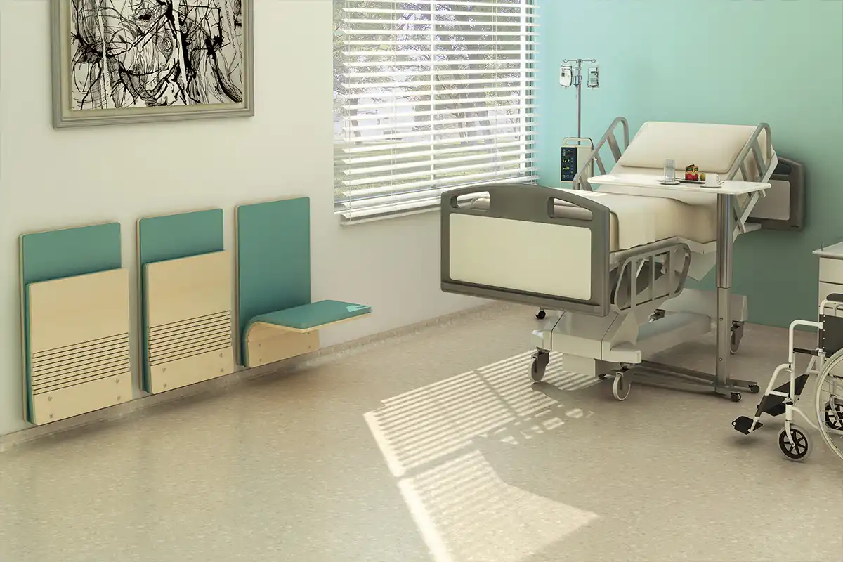 Uchycení ke stěně, pohodlný čalouněný sedák a opěradlo