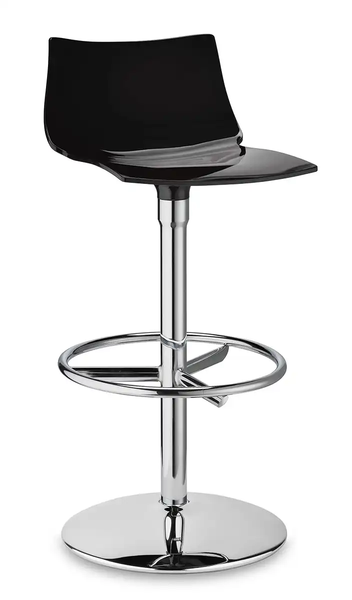 židle s ocelovou konstrukcí