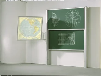 Vario nezávisle posuvná dvojitá nástěnná tabule